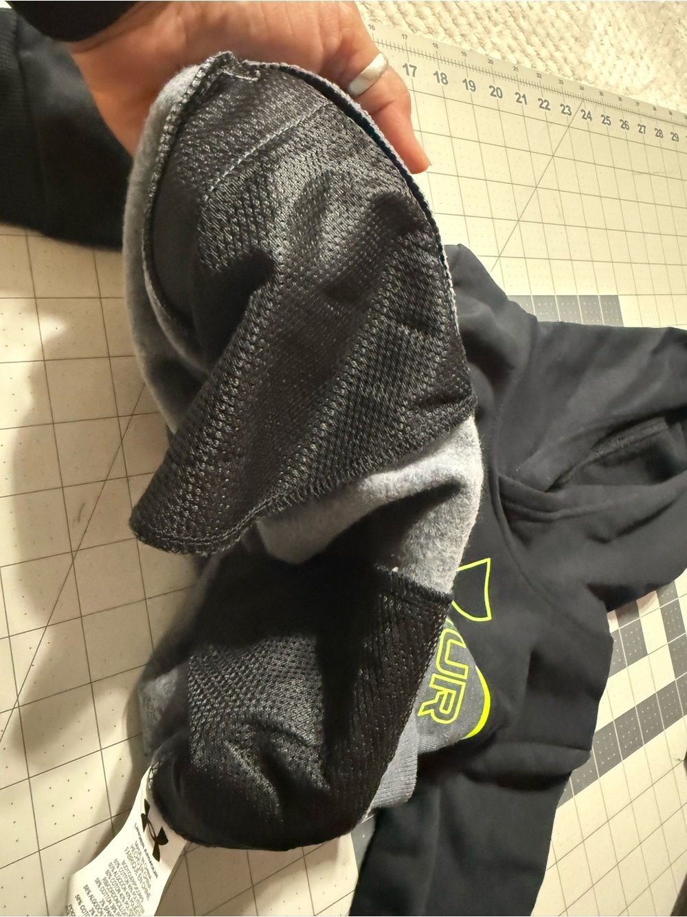 NWT Under Armour Black, Gray & Neon Yellow Boys 4T Hoodie Set 0158 - Picture 10 of 14